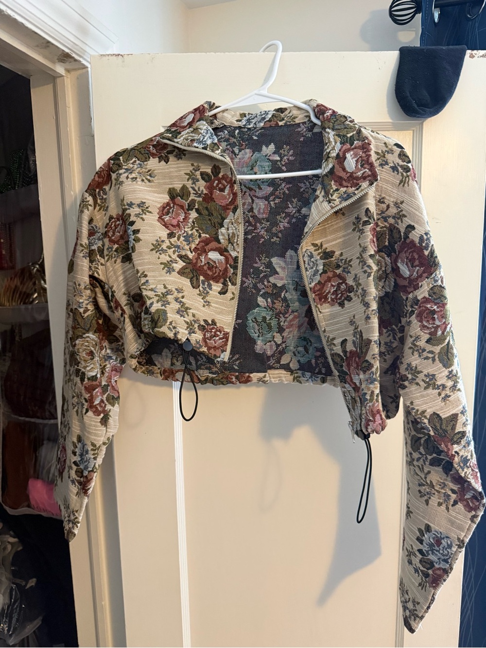 Floral Cropped Zip-Up Jacket in Cream and Rose